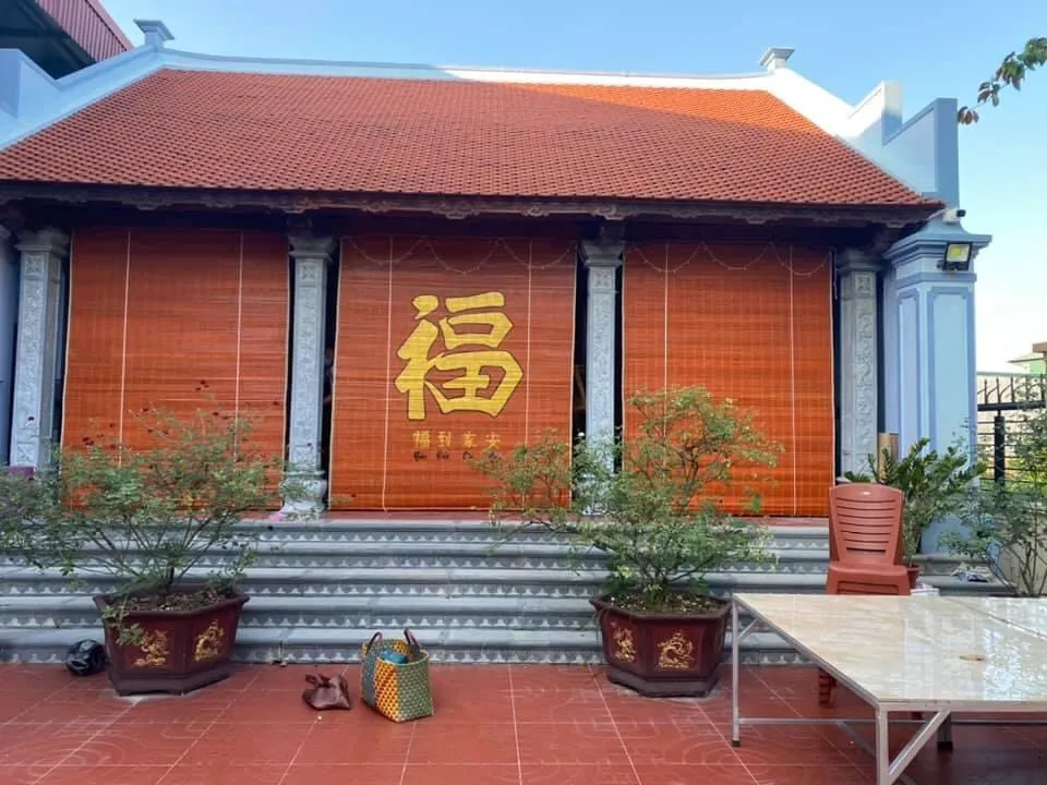 Tại sao nên dùng rèm tre chứ không phải rèm nhựa để che nắng