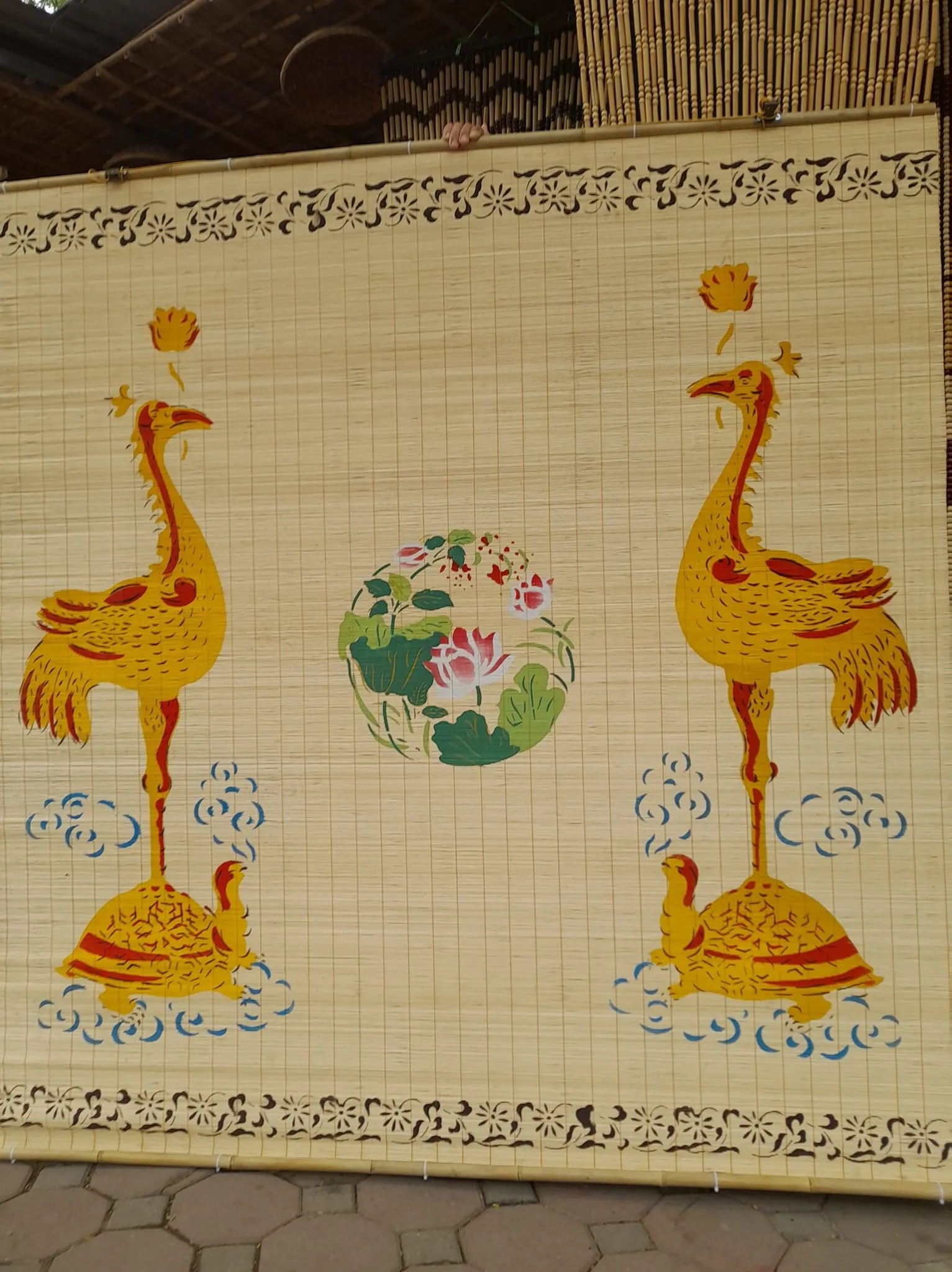 Mẫu tranh vẽ thủ công trên mành tre 02