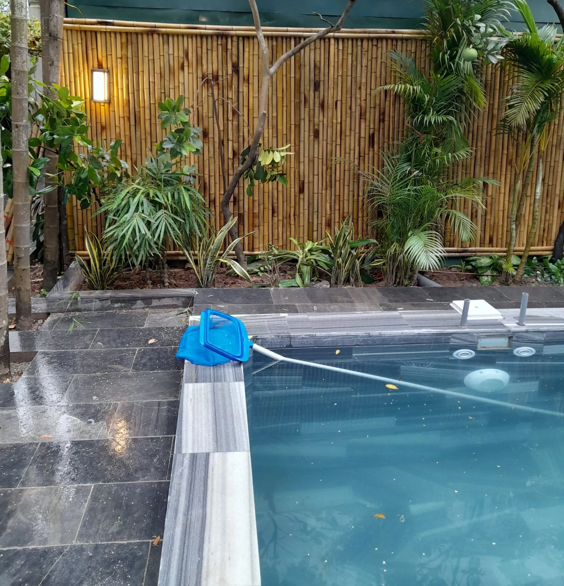 Mẫu vách trúc trang trí sân vườn 08
